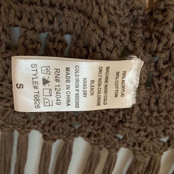 Black Poppy/Pac Sun Gray Crochet Vest with Fringe - Picture 5 of 5